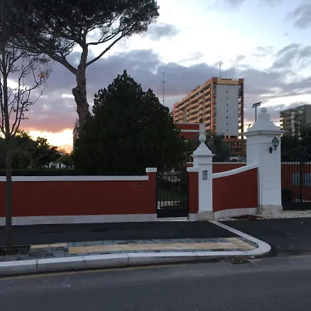 Executive L'orangerie Bb بيت ضيافة 3*